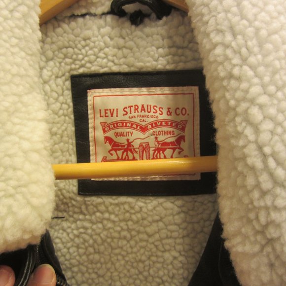 VTG LEVI STRAUS FAUX LEATHER TRUCKER JACKET, W/FAUX SHERPA LINING, LARGE - Picture 4 of 16